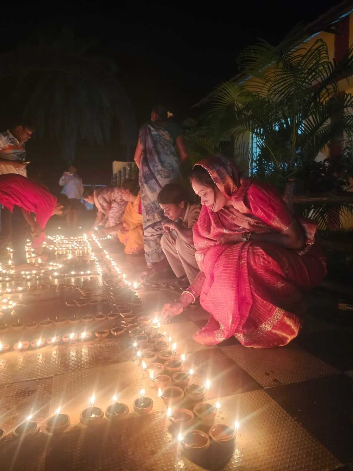 Dantewada News Nex24 Chhindnar Sarpanch Sandhya Pujari Aashirwad Ka Diya
