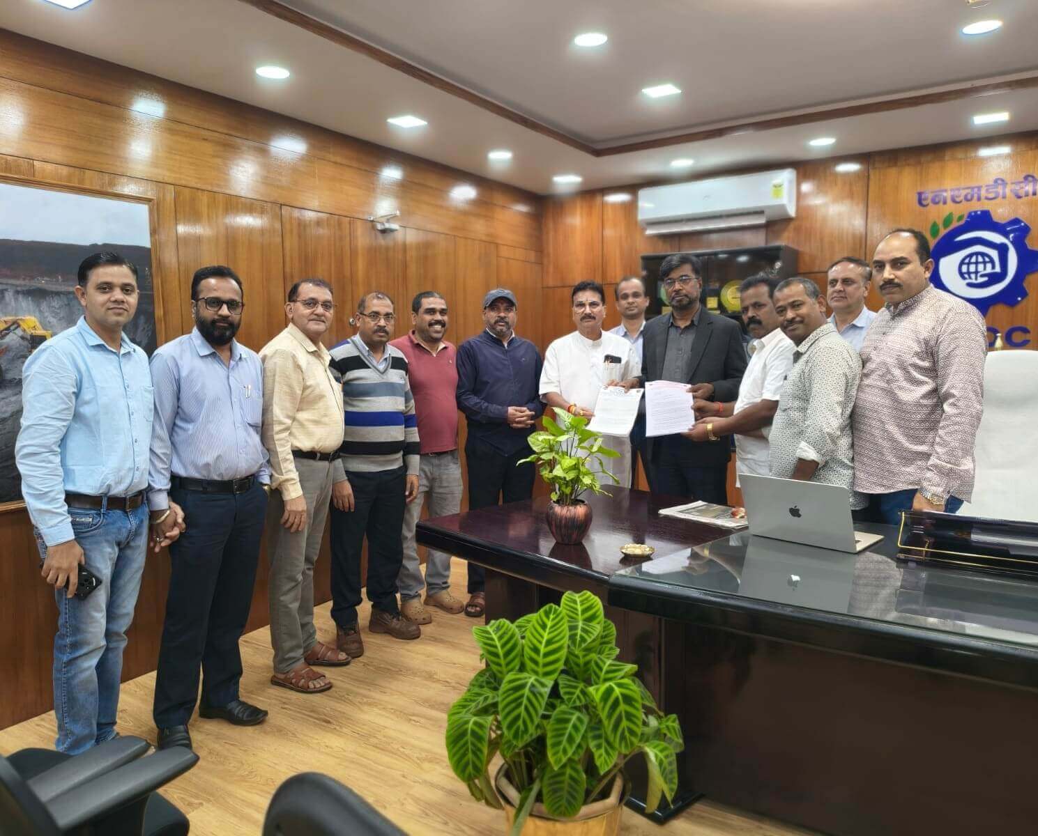 nex24-nmdc-kirandul-cgm-ravindra-nath-memorandum